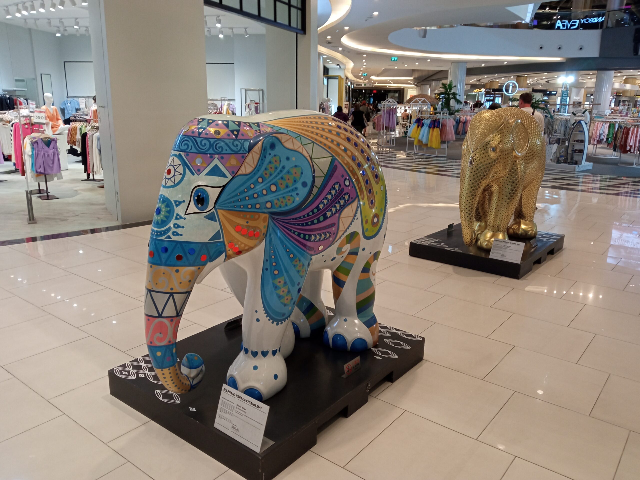 Simpáticos elefantes en Maya